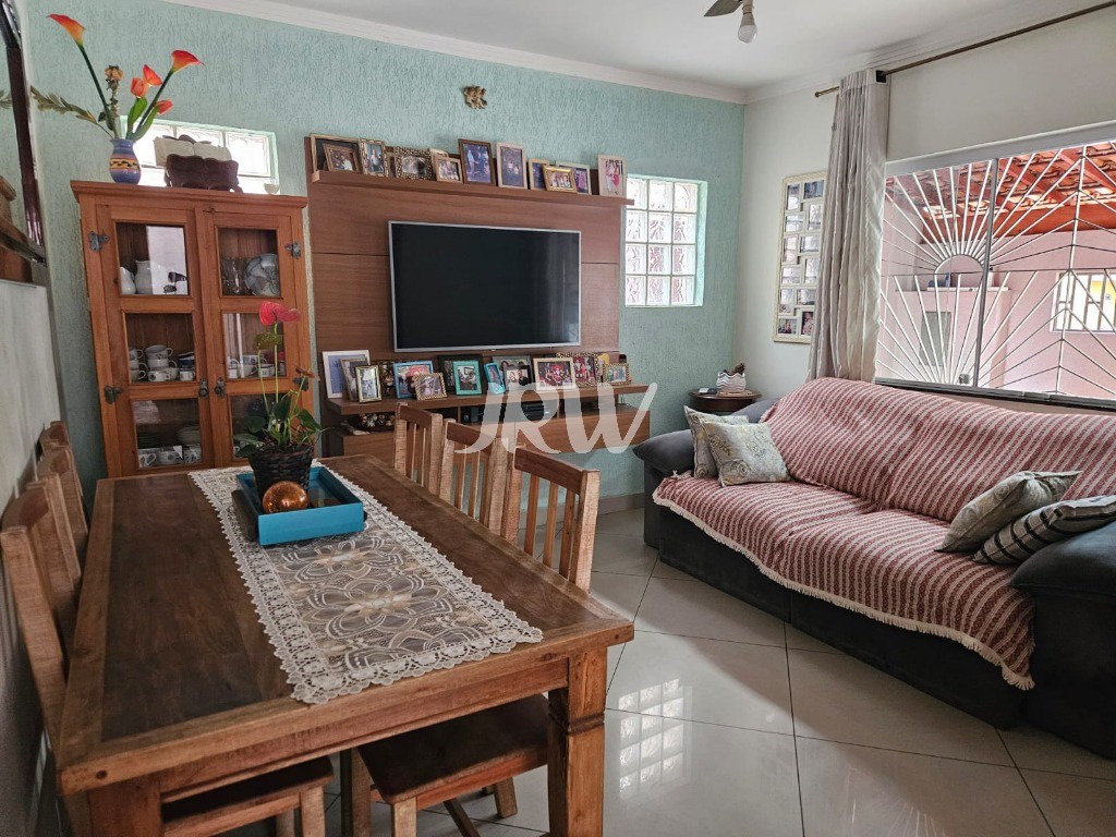 Casa, 4 quartos, 240 m² - Foto 1