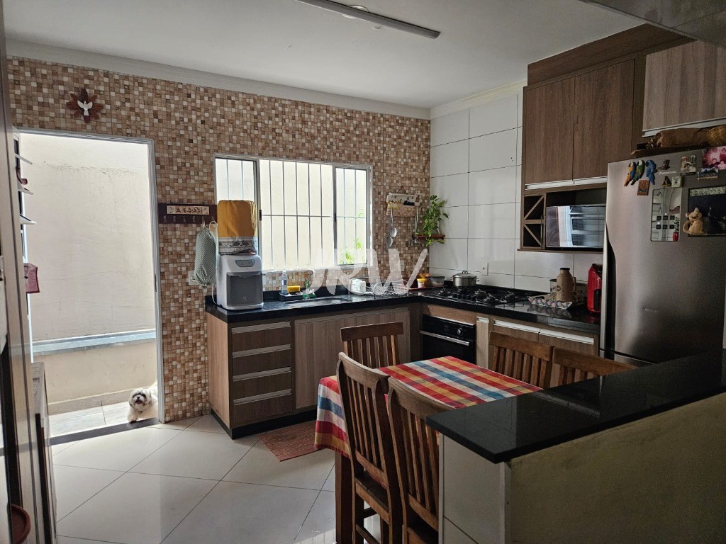 Casa, 4 quartos, 240 m² - Foto 3