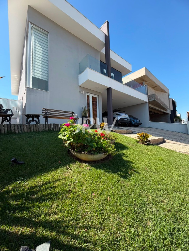 Casa, 3 quartos, 258 m² - Foto 1