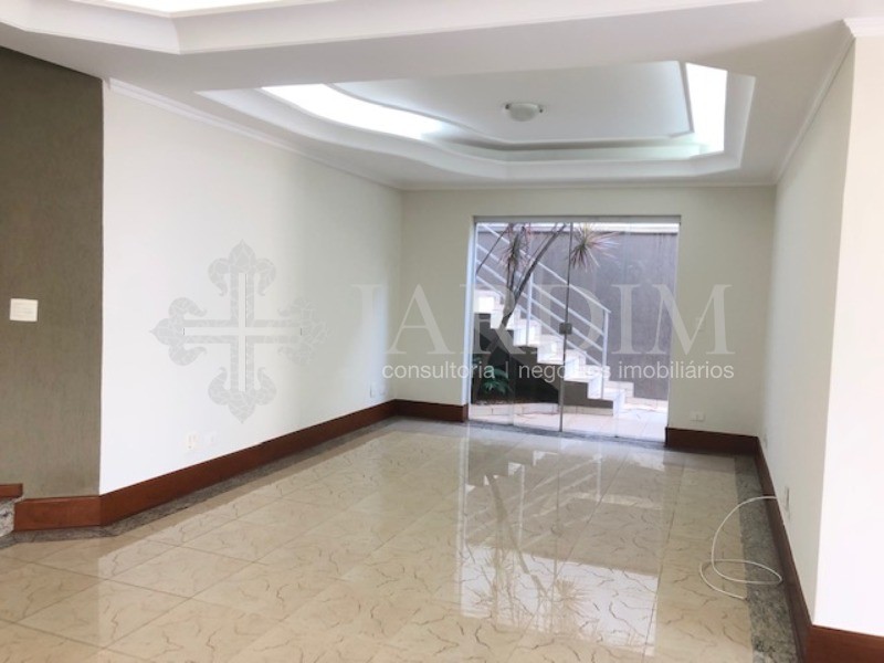 Casa de Condomínio para alugar com 4 quartos, 300m² - Foto 9