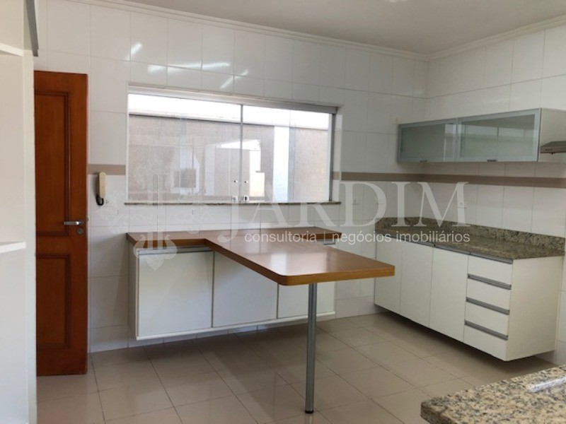 Casa de Condomínio para alugar com 4 quartos, 300m² - Foto 21
