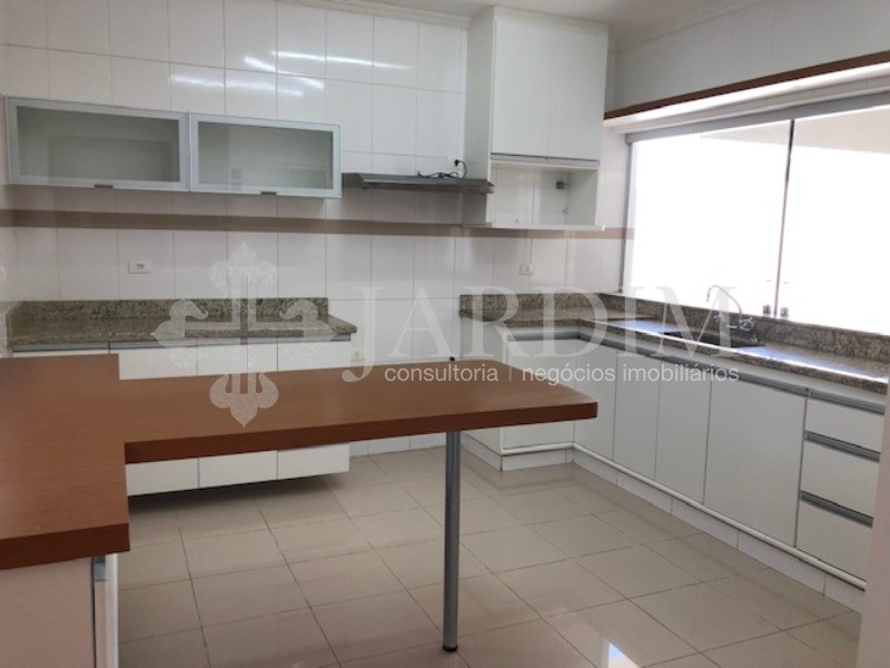 Casa de Condomínio para alugar com 4 quartos, 300m² - Foto 24
