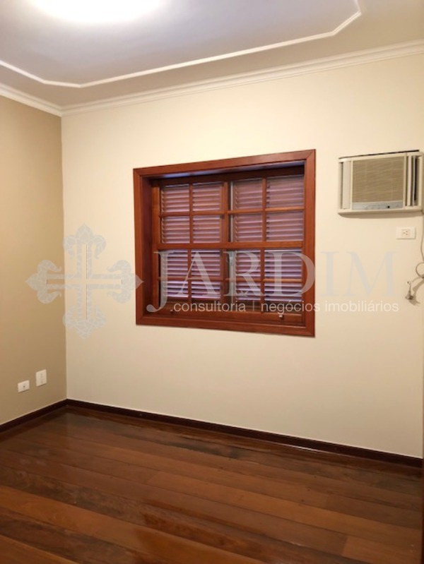 Casa de Condomínio para alugar com 4 quartos, 300m² - Foto 32