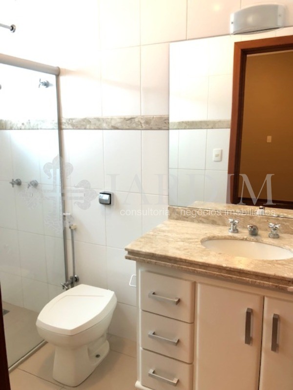 Casa de Condomínio para alugar com 4 quartos, 300m² - Foto 34
