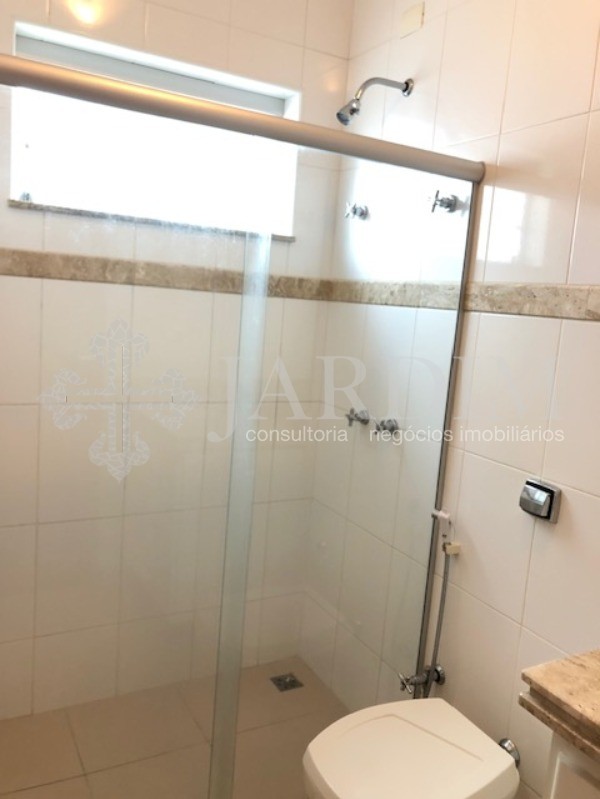 Casa de Condomínio para alugar com 4 quartos, 300m² - Foto 35