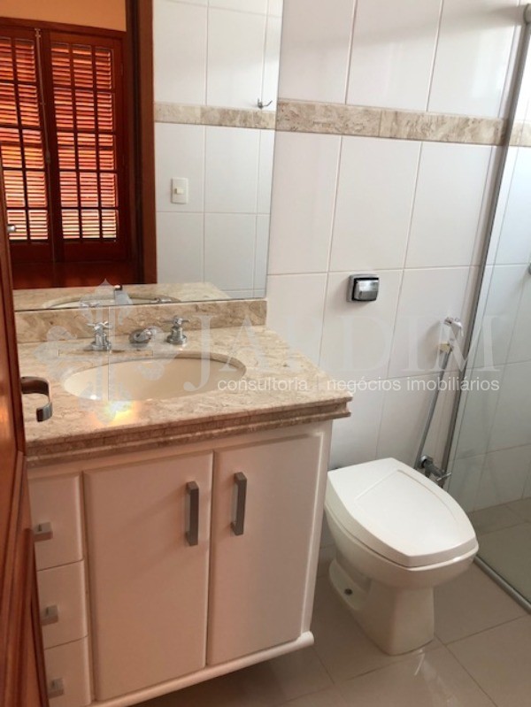 Casa de Condomínio para alugar com 4 quartos, 300m² - Foto 41