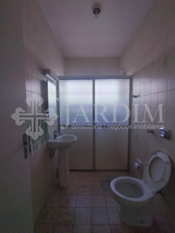 Casa para alugar com 3 quartos, 300m² - Foto 16