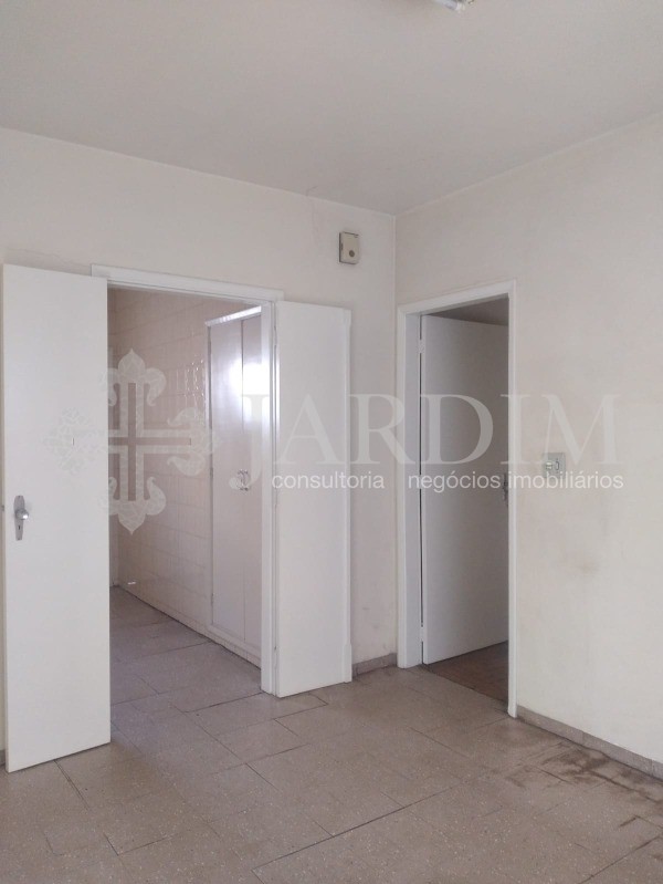 Casa para alugar com 3 quartos, 300m² - Foto 11