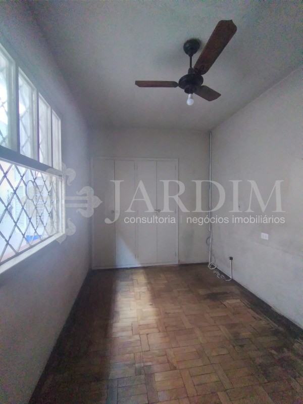 Casa para alugar com 3 quartos, 300m² - Foto 17