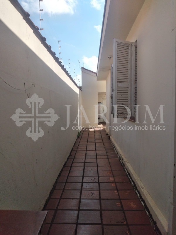 Casa para alugar com 3 quartos, 300m² - Foto 24