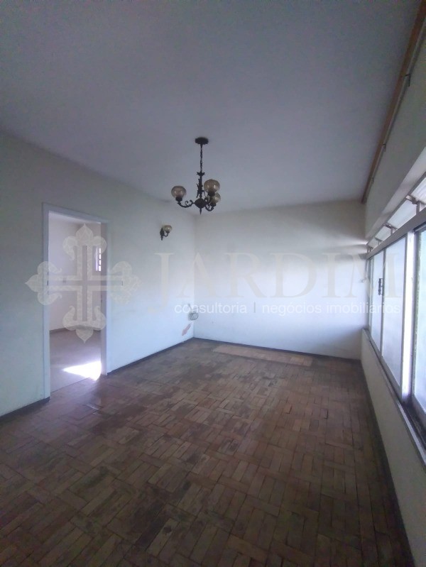 Casa para alugar com 3 quartos, 300m² - Foto 4