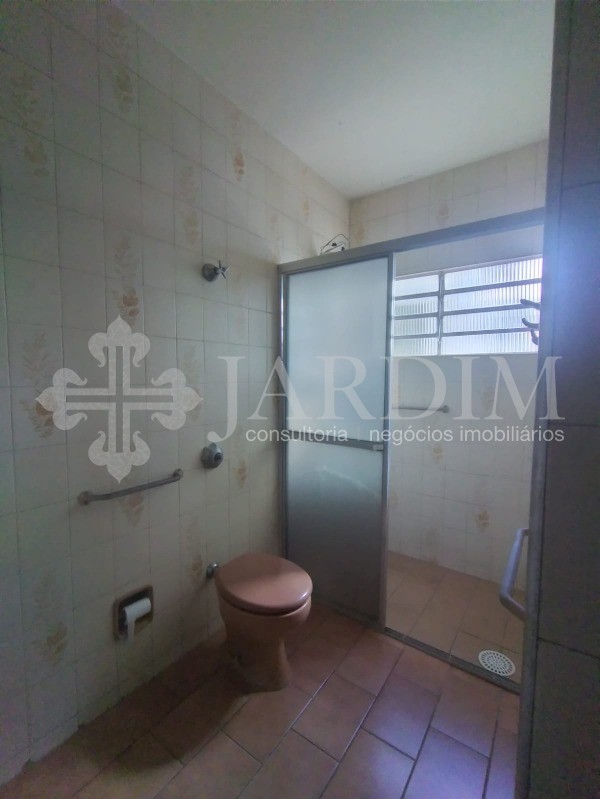 Casa para alugar com 3 quartos, 300m² - Foto 19