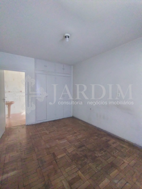 Casa para alugar com 3 quartos, 300m² - Foto 14