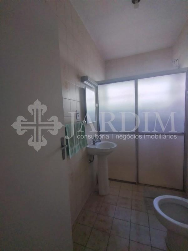 Casa para alugar com 3 quartos, 300m² - Foto 21