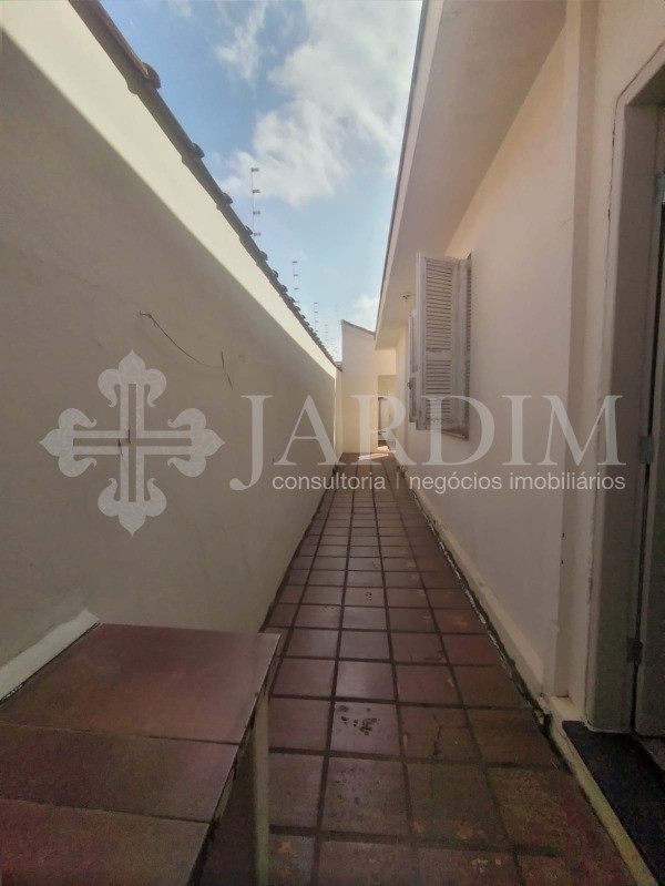 Casa para alugar com 3 quartos, 300m² - Foto 22