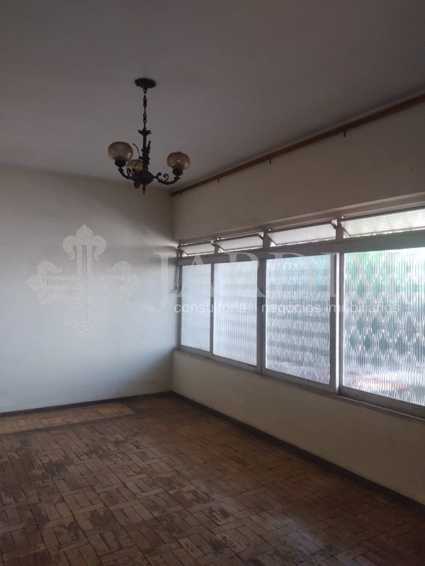 Casa para alugar com 3 quartos, 300m² - Foto 2
