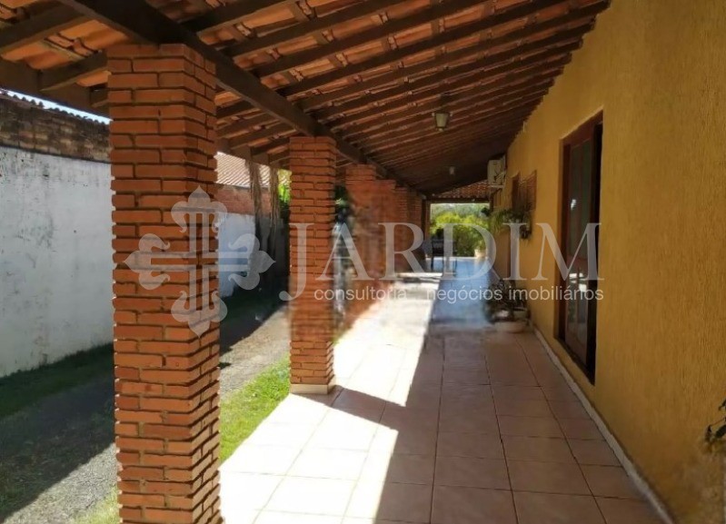 Chácara à venda com 4 quartos, 750m² - Foto 2