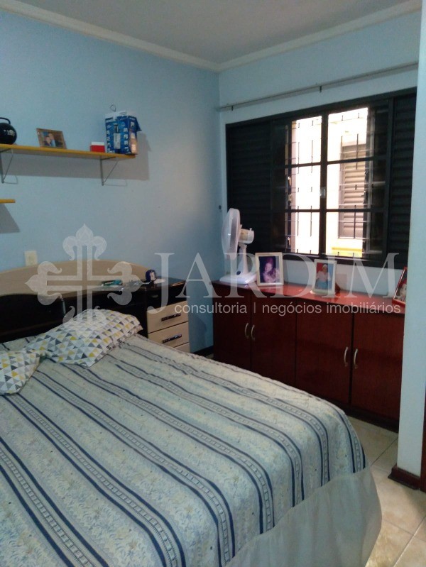 Casa à venda com 2 quartos, 250m² - Foto 8