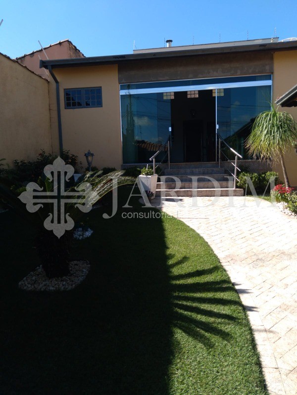 Casa à venda com 2 quartos, 250m² - Foto 1