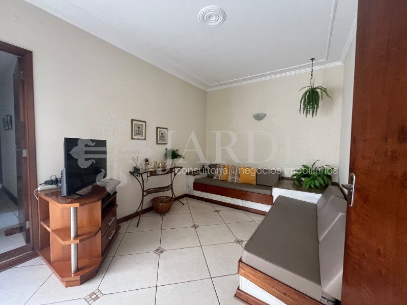 Casa à venda com 3 quartos, 250m² - Foto 11