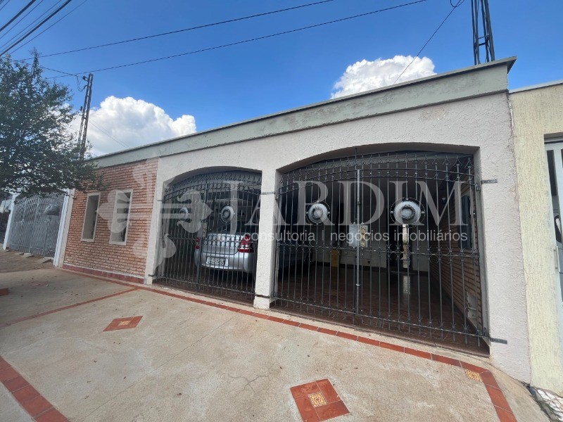 Casa à venda com 3 quartos, 250m² - Foto 2