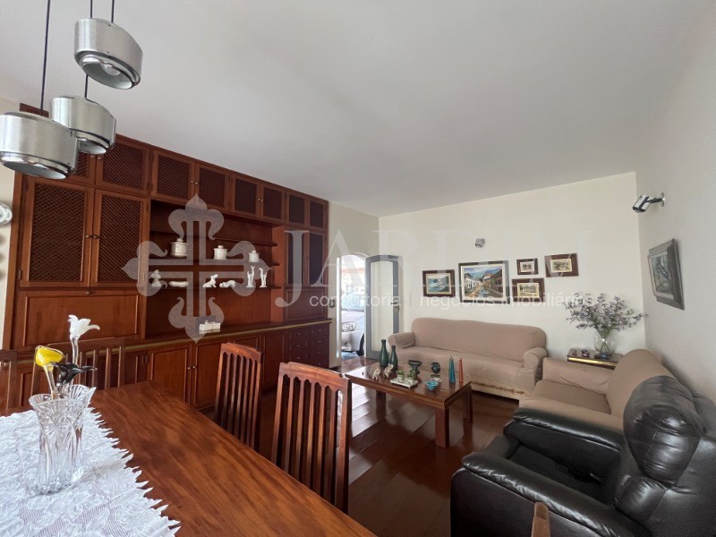 Casa à venda com 3 quartos, 250m² - Foto 8