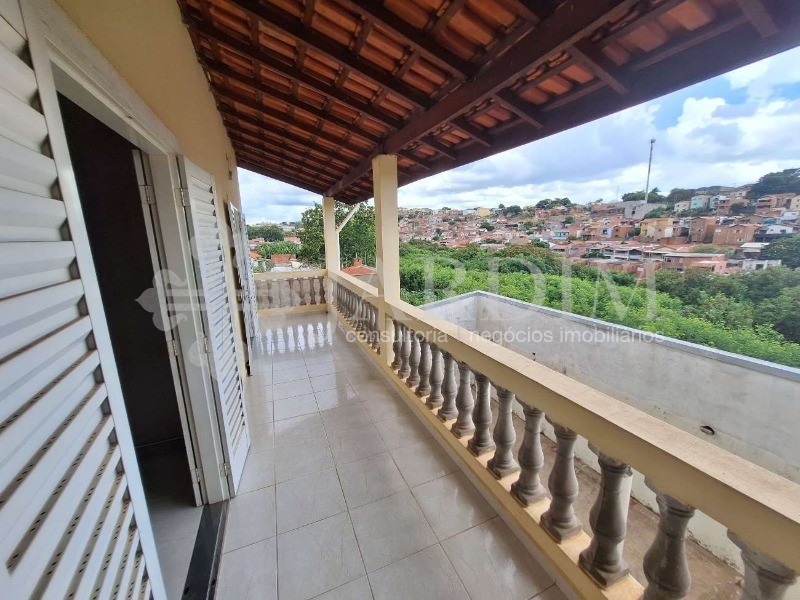 Sobrado à venda com 3 quartos, 225m² - Foto 1