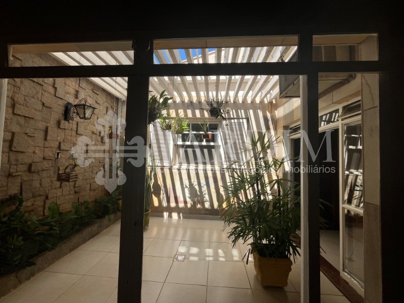 Casa à venda com 3 quartos, 250m² - Foto 9