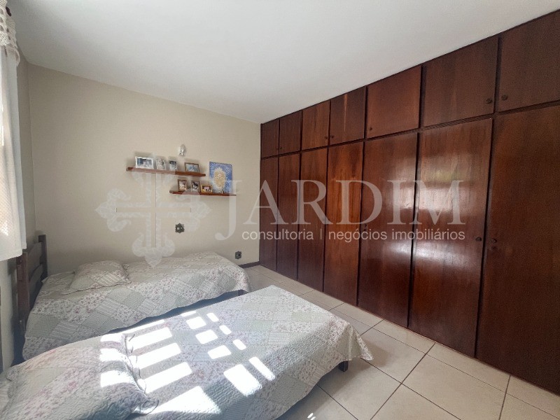 Casa à venda com 3 quartos, 250m² - Foto 14