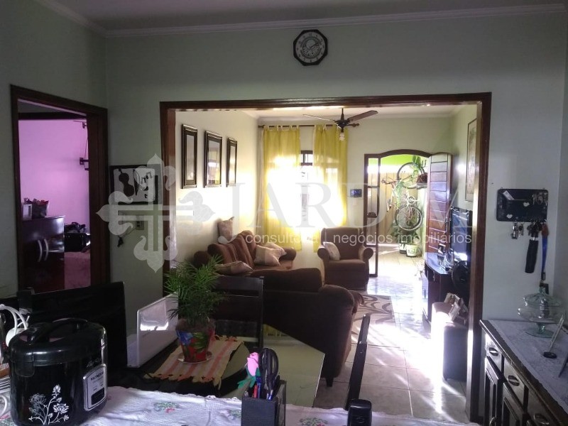 Casa à venda com 2 quartos, 190m² - Foto 1