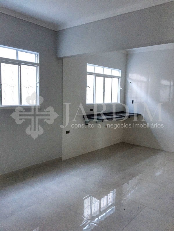 Casa à venda com 3 quartos, 250m² - Foto 2