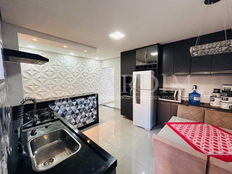 Casa à venda com 2 quartos, 128m² - Foto 1