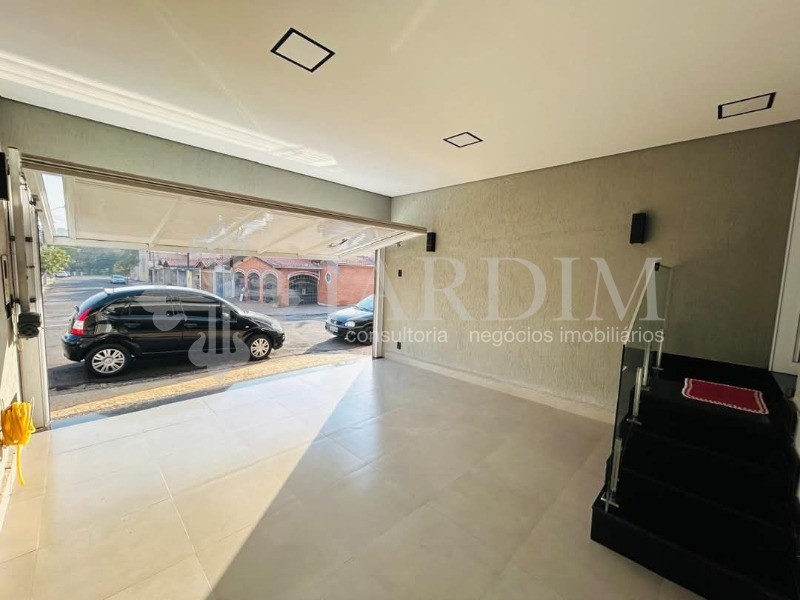 Casa à venda com 2 quartos, 128m² - Foto 2