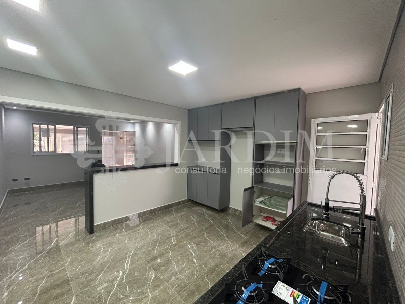 Casa à venda com 3 quartos, 125m² - Foto 1