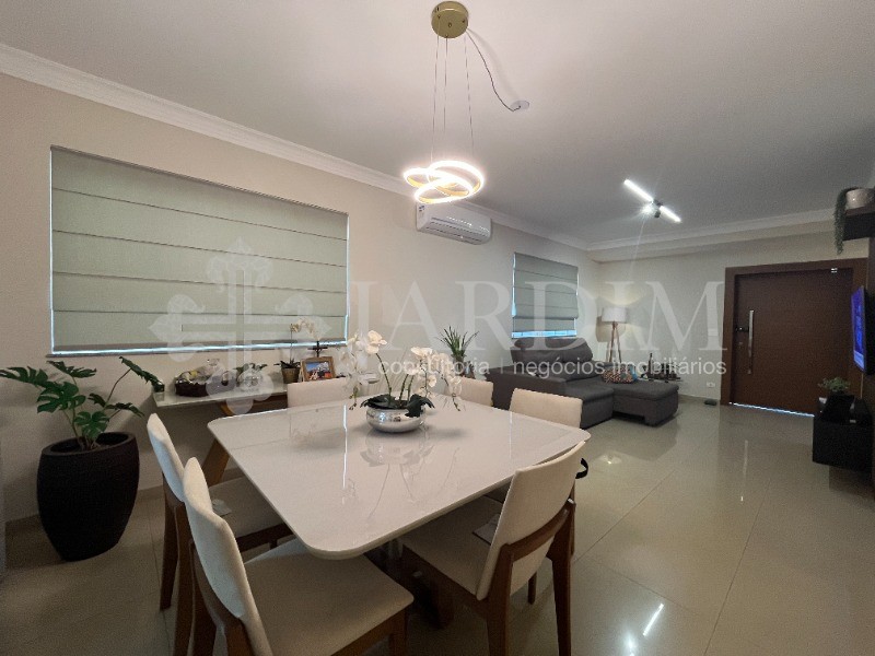 Casa de Condomínio à venda com 4 quartos, 255m² - Foto 4