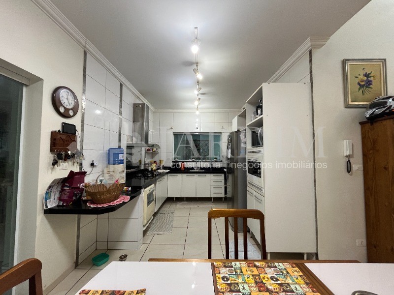 Sobrado à venda com 3 quartos, 330m² - Foto 2