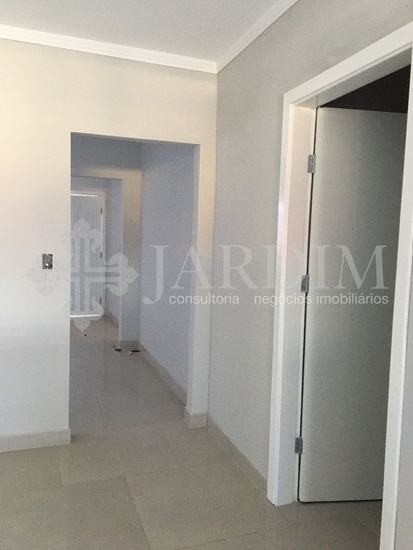 Casa à venda com 3 quartos, 250m² - Foto 3