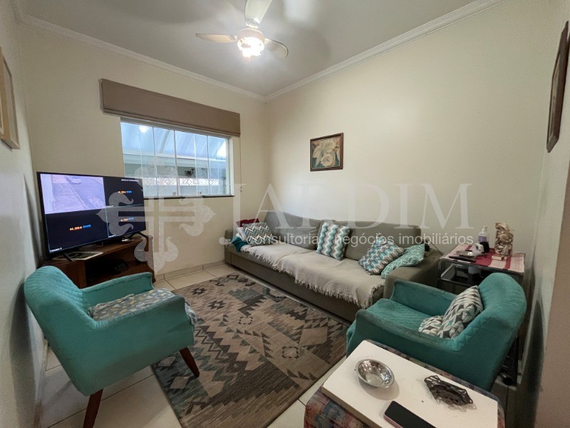 Sobrado à venda com 3 quartos, 330m² - Foto 1