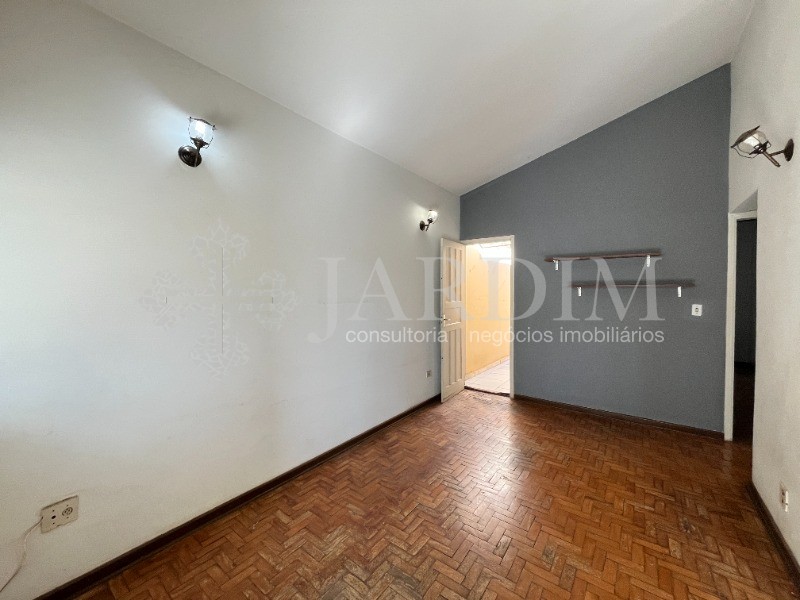 Casa para alugar com 2 quartos, 120m² - Foto 1