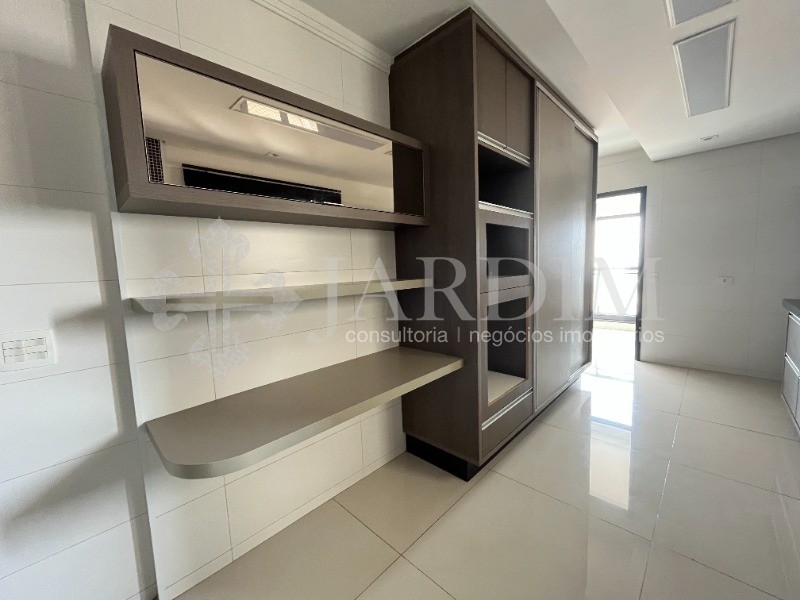 Apartamento para alugar com 3 quartos, 160m² - Foto 14