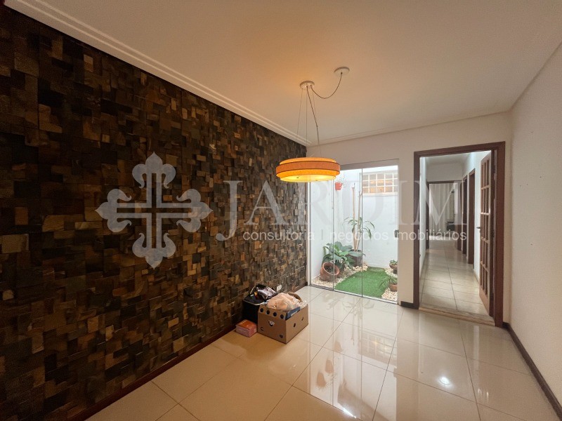 Casa para alugar com 4 quartos, 232m² - Foto 2