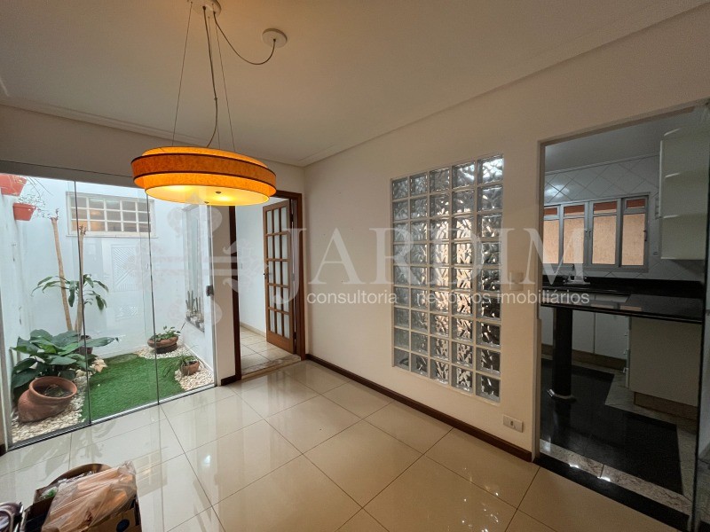 Casa para alugar com 4 quartos, 232m² - Foto 7
