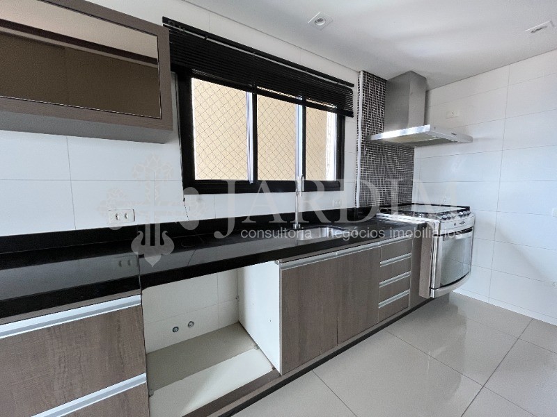 Apartamento para alugar com 3 quartos, 160m² - Foto 12