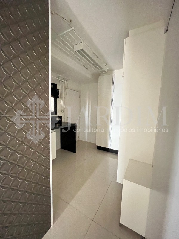 Apartamento para alugar com 3 quartos, 160m² - Foto 15