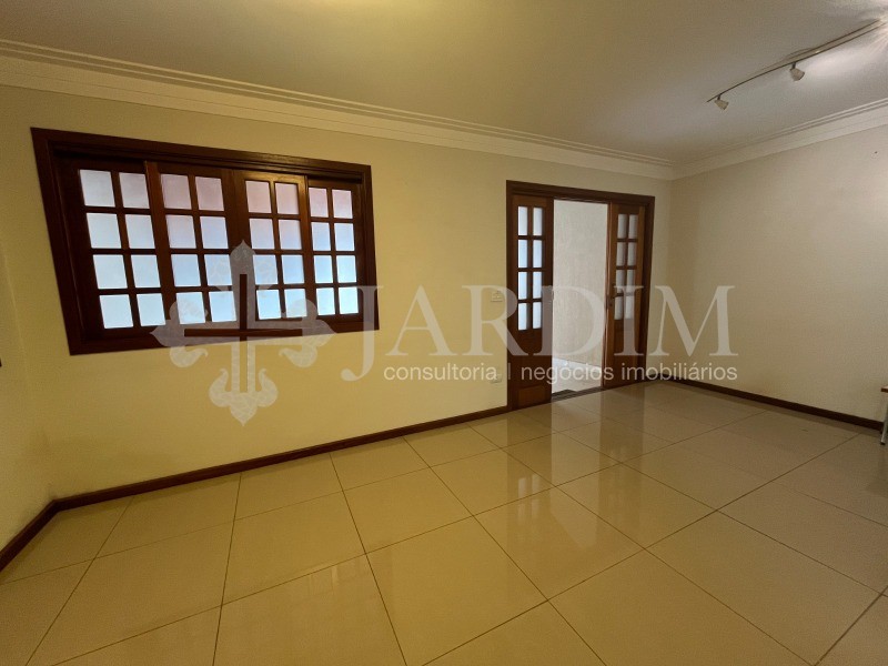Casa para alugar com 4 quartos, 232m² - Foto 5