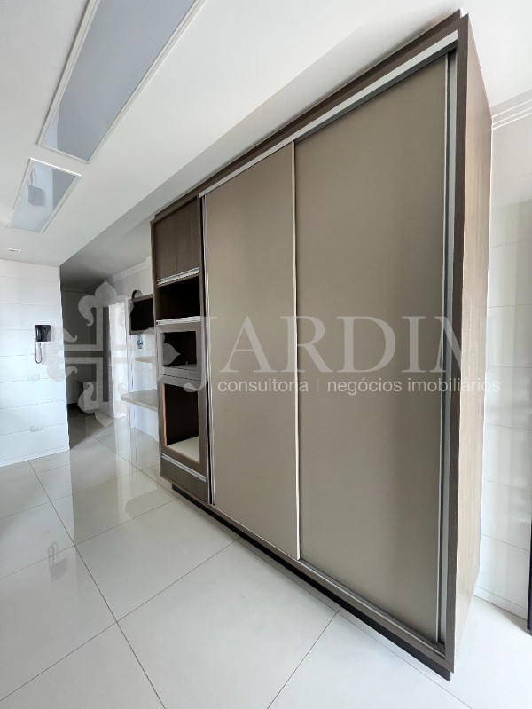 Apartamento para alugar com 3 quartos, 160m² - Foto 11
