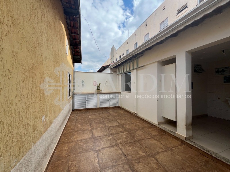 Casa para alugar com 4 quartos, 232m² - Foto 24