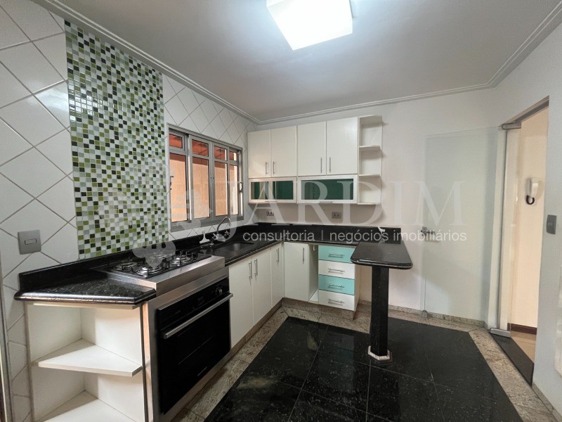 Casa para alugar com 4 quartos, 232m² - Foto 10
