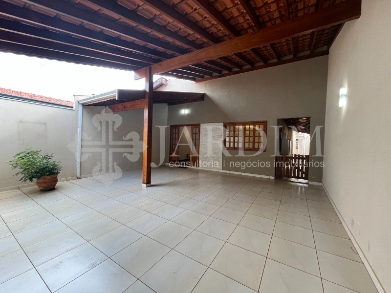 Casa para alugar com 4 quartos, 232m² - Foto 1