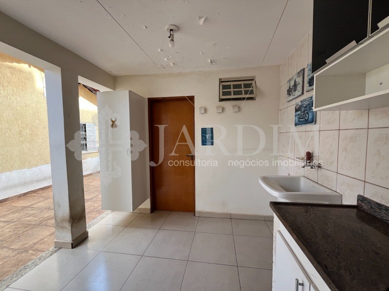 Casa para alugar com 4 quartos, 232m² - Foto 25